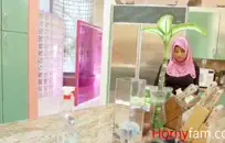 صديقتي تعطيني تمرين القدم. قدم رطبة ومثيرة.