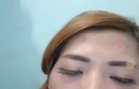 فتاة مغرور لديها أكبر عبء على مؤخرتها.