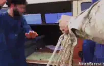 أرادت أن تقذف المني قبل النوم ، لكن أبي كان يعمل لذا نمت.