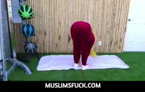 نجمة أفلام إباحية ريا سون تحصل على ثديها مصفوع ووجه مغطى في نائب الرئيس.