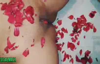 ذكر منفرد مع ديك كبيرة الرجيج في السرير.