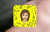 يمارس الجنس مع فتاة أثناء خروج والديها.